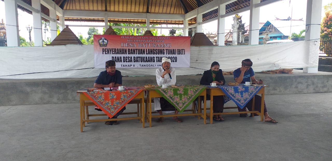 Camat Kintamani Hadiri Pemberian BLT DD Batukaang Tahap II