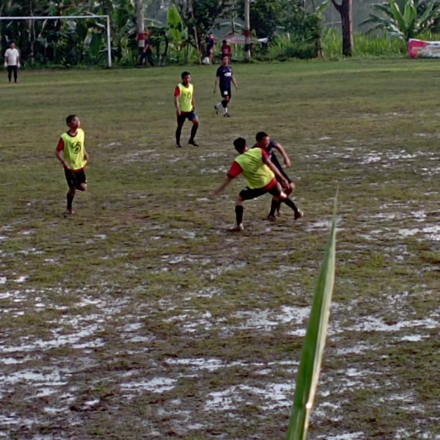 HUJAN TAK MEMBENDUNG SEMANGAT ANAK-ANAK SONGAN DALAM LAGA TROFEO PUTRA BENGAL