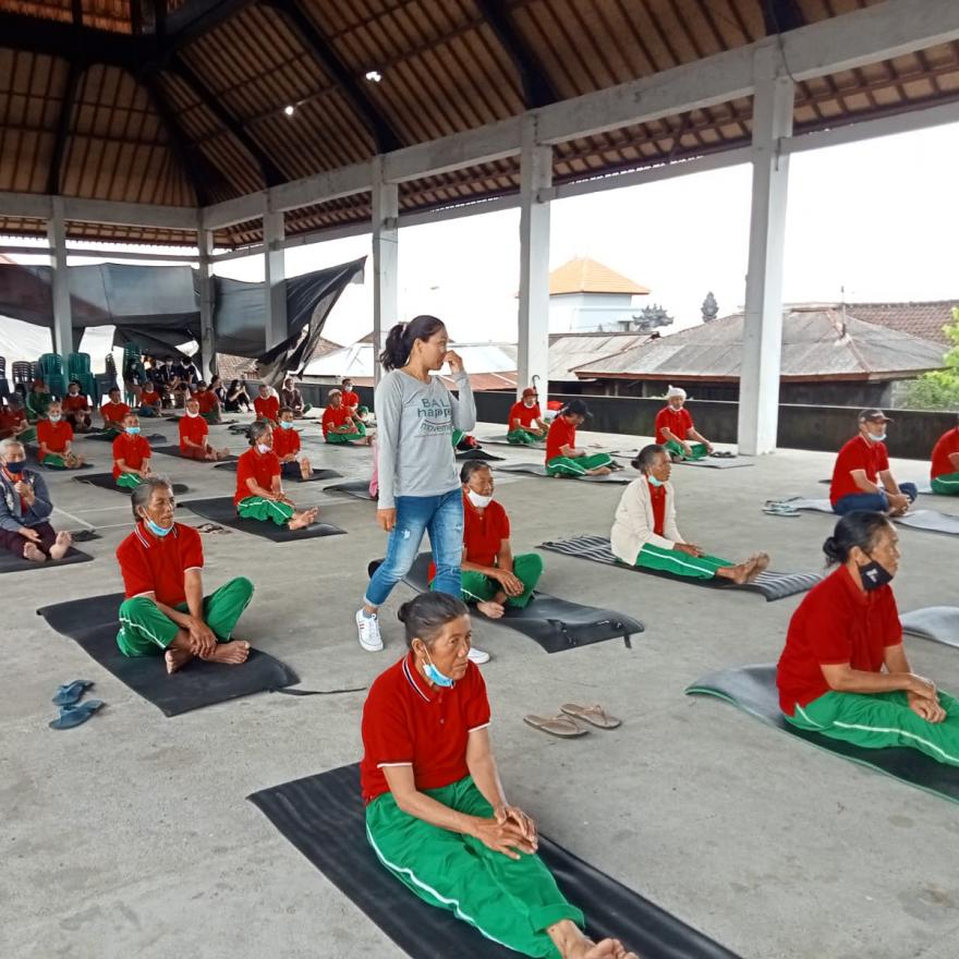 POSYANDU LANSIA, TERTAWA SENYUM BAHAGIA