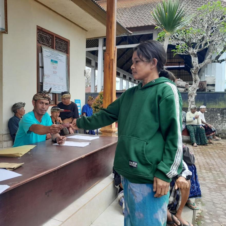 PENYERAHAN BANTUAN BLT DD TAHAP IX